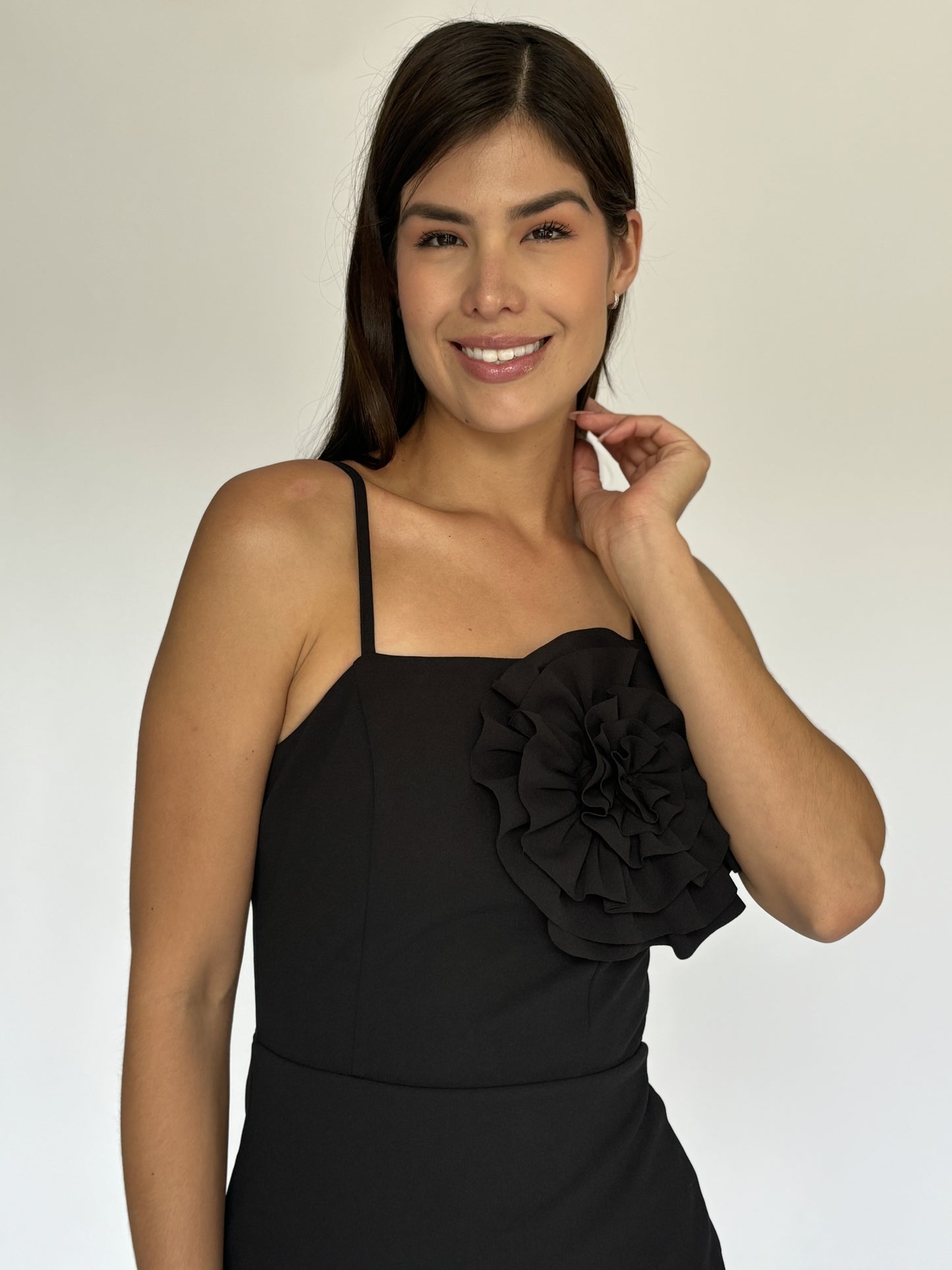 VESTIDO CORTO CON FLOR