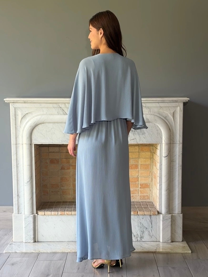 VESTIDO CON CAPA AZUL D7661