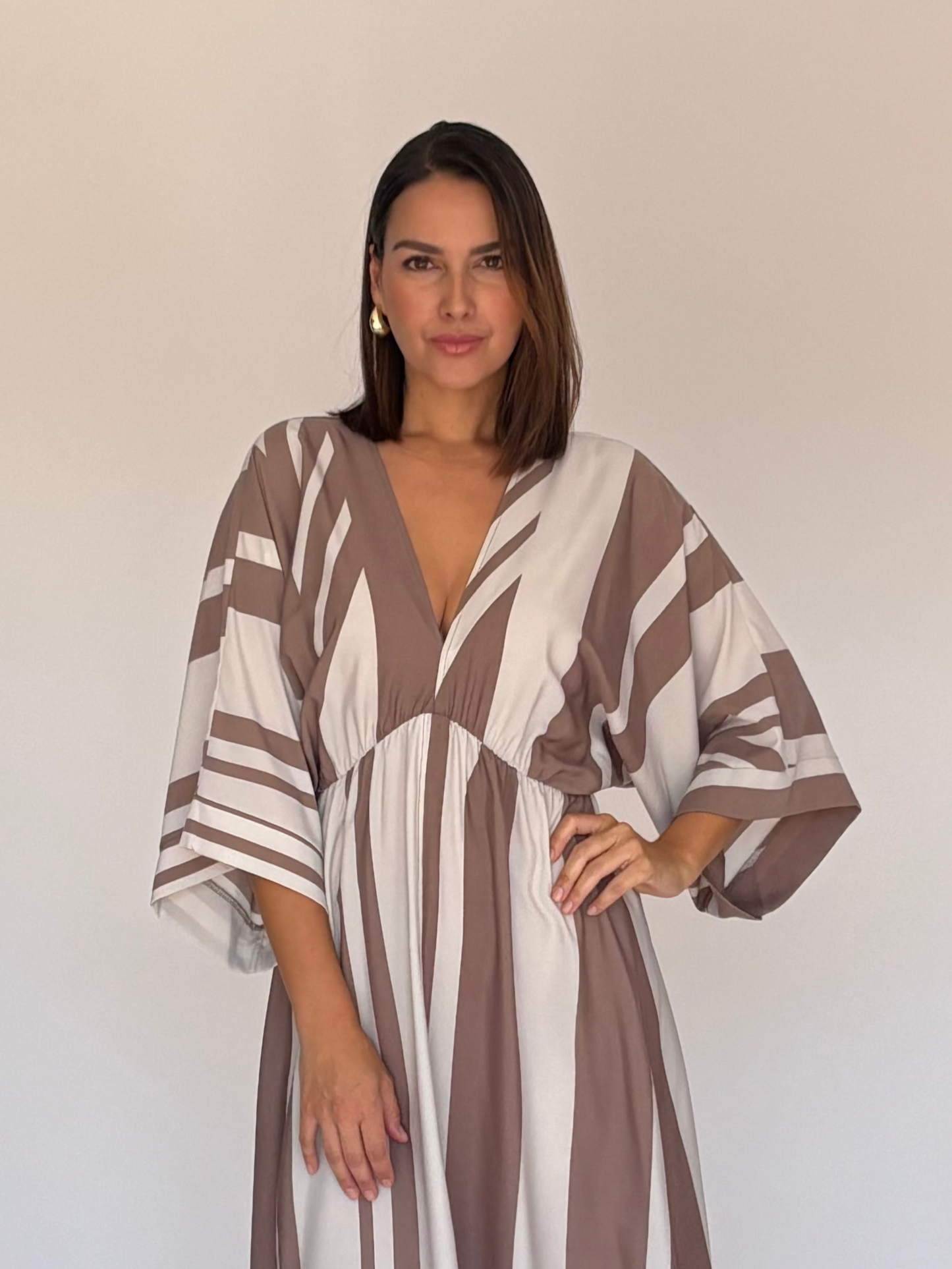 VESTIDO BEIGE D8972